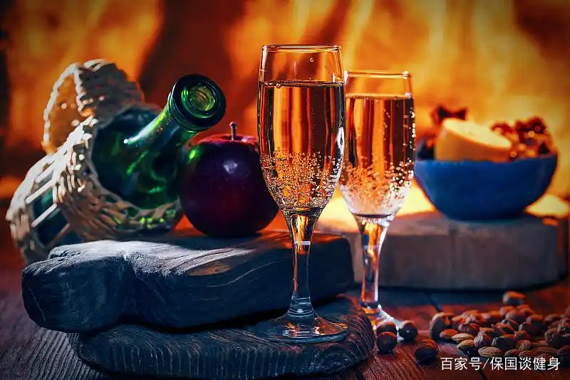 喝酒健身文案_喝酒健身会怎么样_喝酒对健身